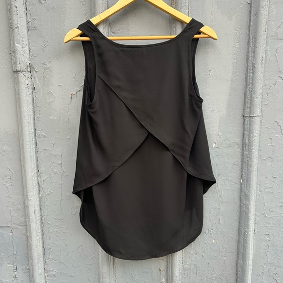 Banana Republic black sleeveless blouse, BNWT, size xs - Picture 4 of 9